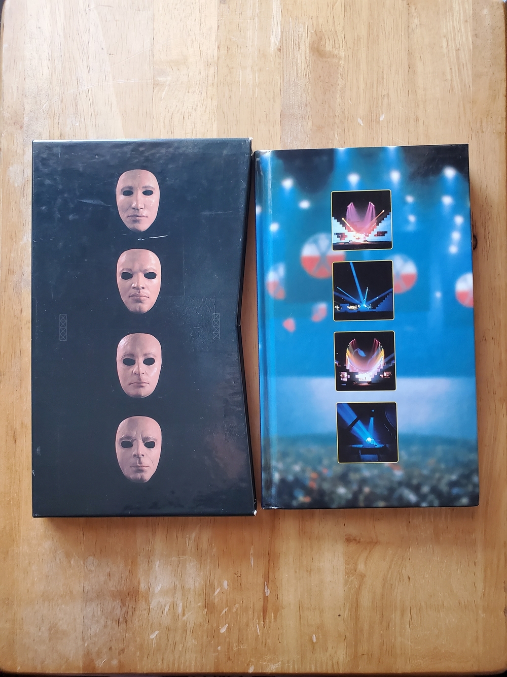 Pink Floyd "The Wall" Live Concert With Collectors Case & Book 2 CD Set